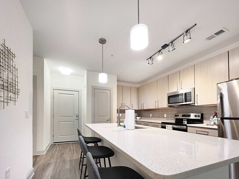 Building Photo - 2615 N Grady Ave