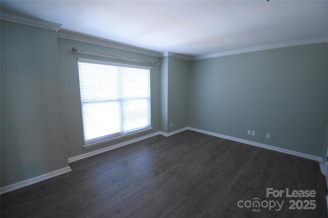 Building Photo - 509 N Graham St