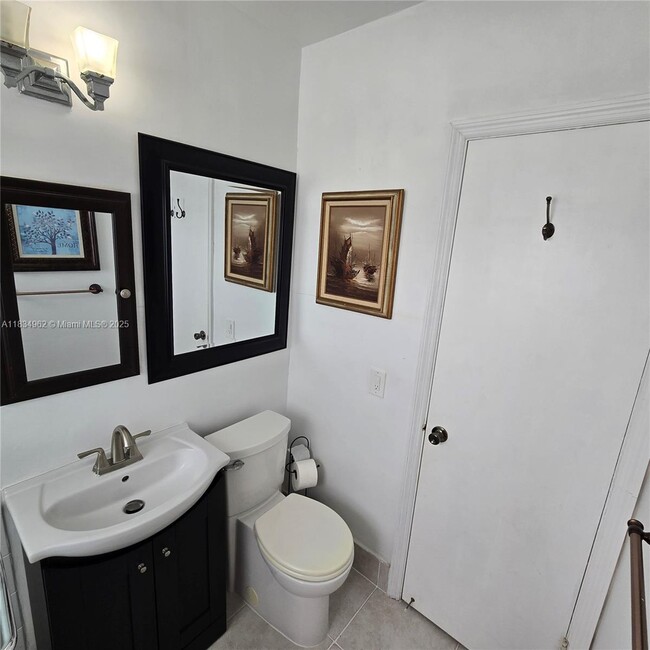 Building Photo - 6428 SW 39th St