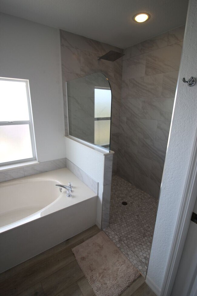 Building Photo - 450 Sorrento Ct