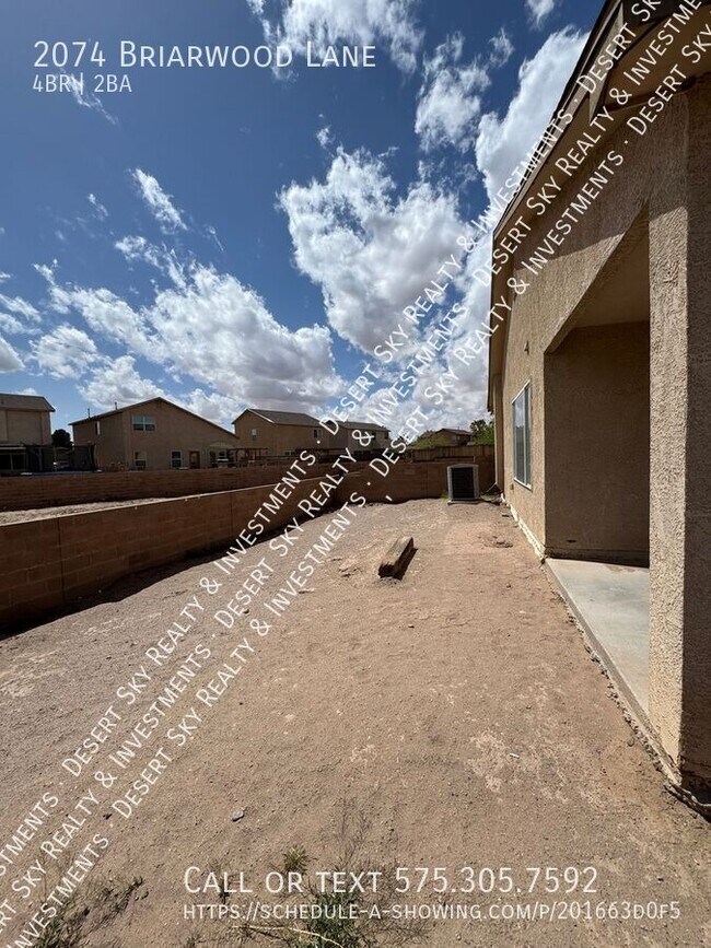 Building Photo - 2074 N Briarwood Ln