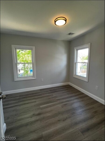 Building Photo - 1341 E 2nd St