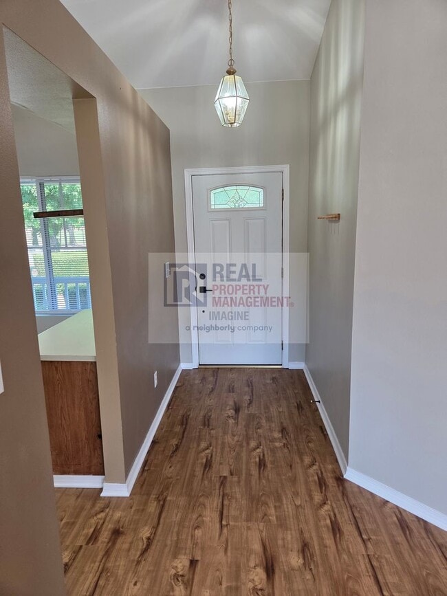 Building Photo - Check out this wonderful 3.0 bedroom, 2.0 ...