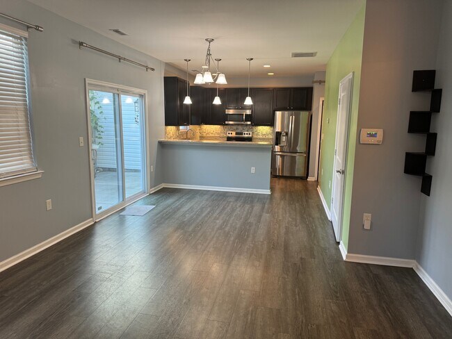 Building Photo - 1705 Halesworth Ln