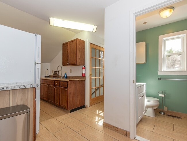 Building Photo - 212 Gilsum St