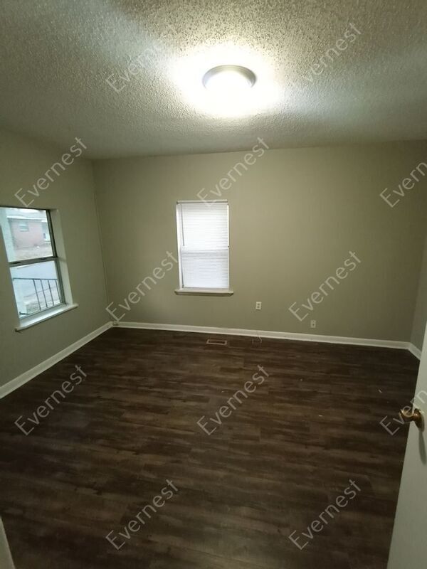 Building Photo - 430 Center St