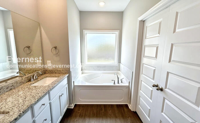 Building Photo - 1020 Echo Rdg Rd