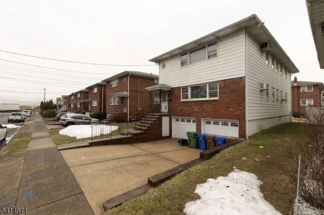 Building Photo - 318 Kennedy Dr