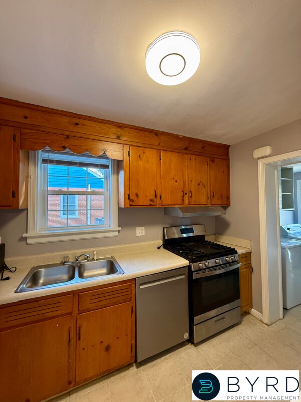 Building Photo - 9023 Farmington Dr