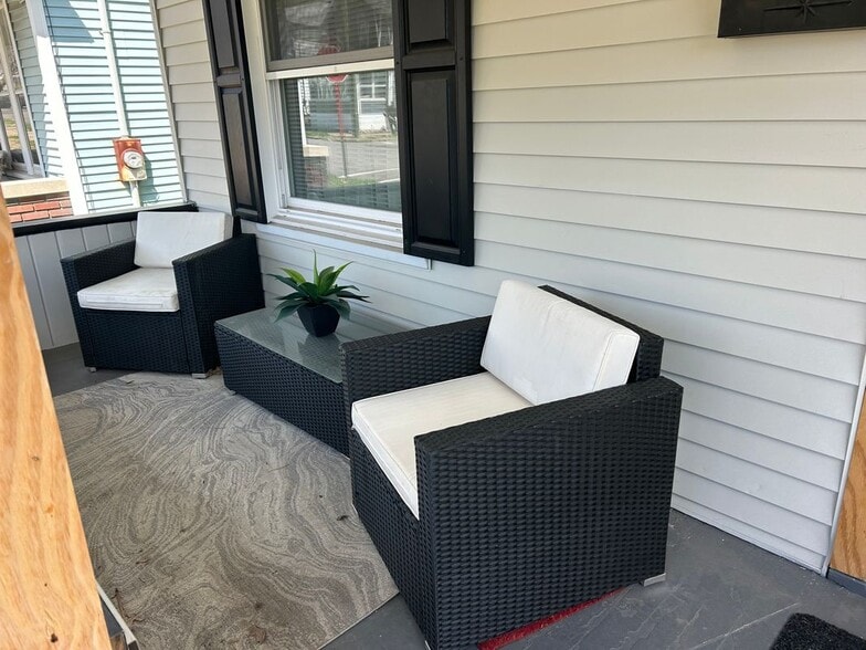 Building Photo - 279 Miller St