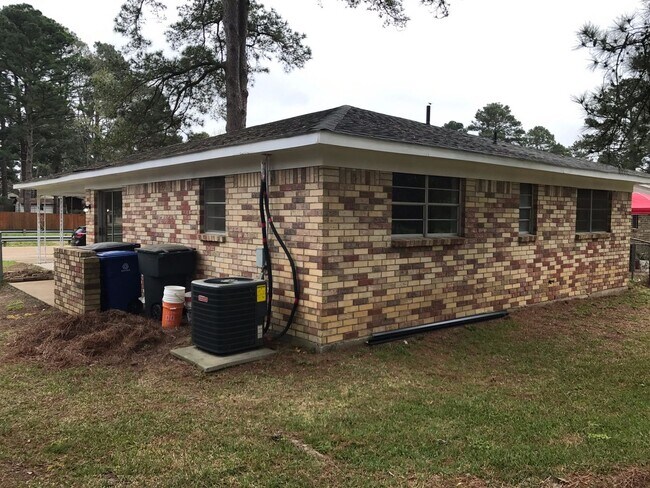 Building Photo - 9214 N Southland Park Dr