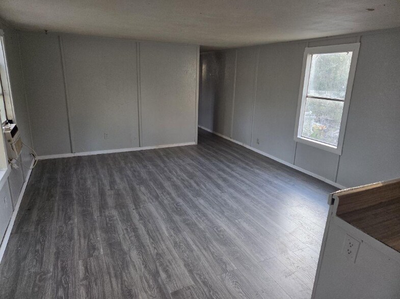 Building Photo - 2 B Harding St