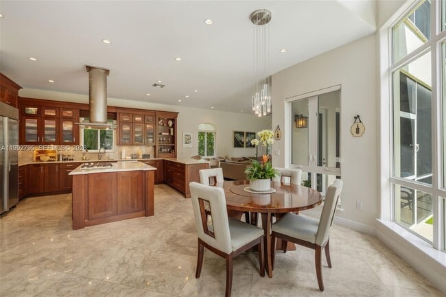 Building Photo - 755 Tiziano Ave