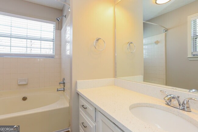 Building Photo - 3721 Riverside Pkwy