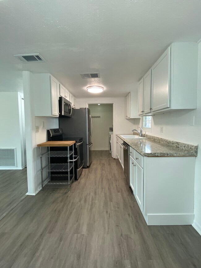 Building Photo - 12120 71st St E