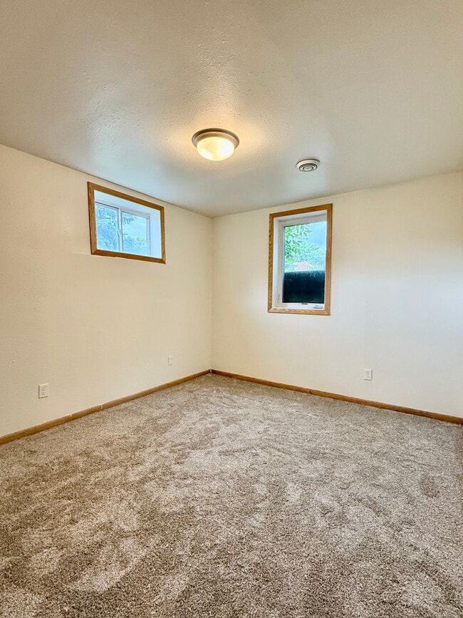 Building Photo - 920 18th Ave SW