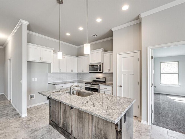 Building Photo - 623 Hackberry Ln