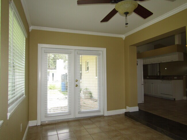 Building Photo - 2624 Valencia Rd