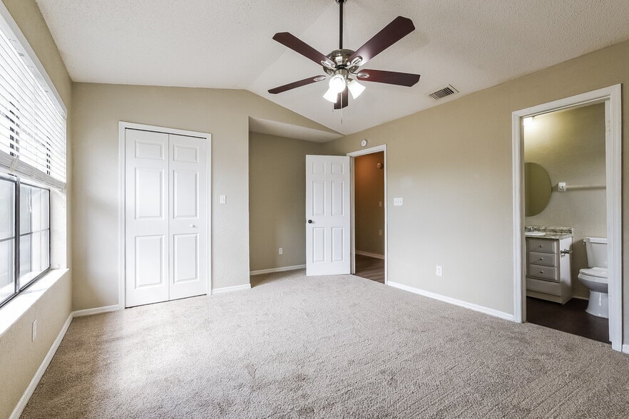 Building Photo - 515 Beechwood Ave