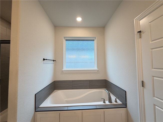 Building Photo - 805 Carlock Dr