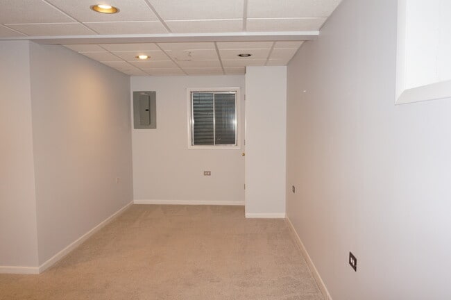 Building Photo - 773 Cardinal Ln