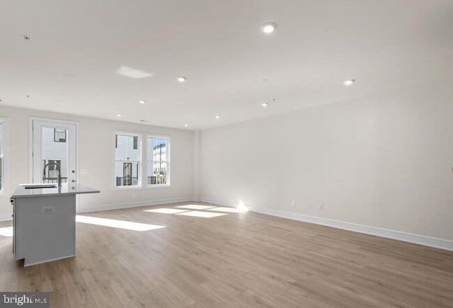 Building Photo - 21764 Dollis Hl Ter