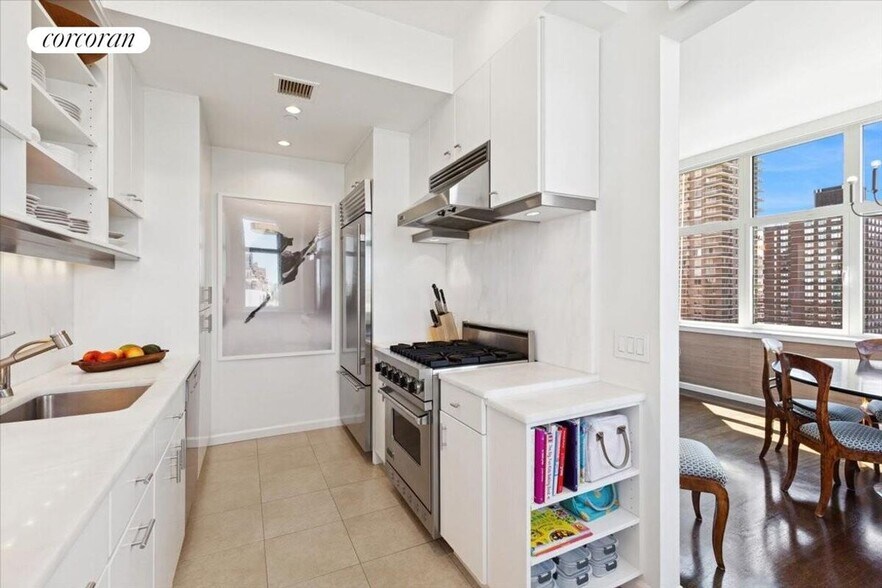 Building Photo - 181 E 90th St