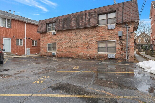 Building Photo - 313 Elgin Ave