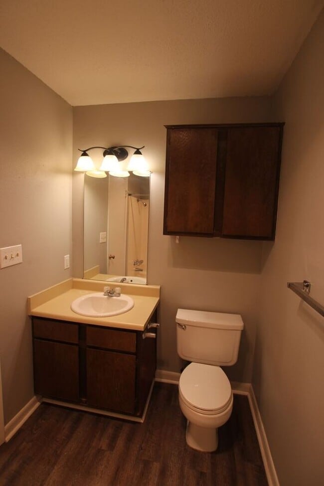 Building Photo - 2 bed 2 bath Apartment in South Tyler!
