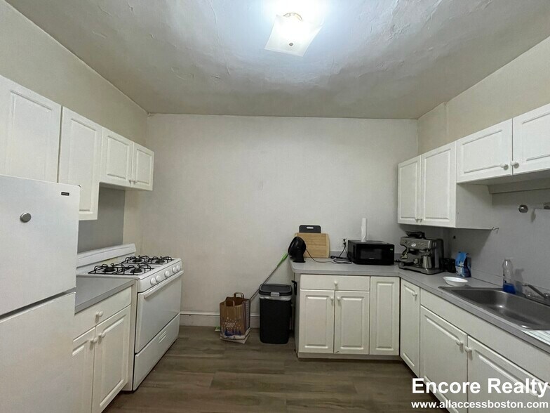 Building Photo - 66 Egmont St