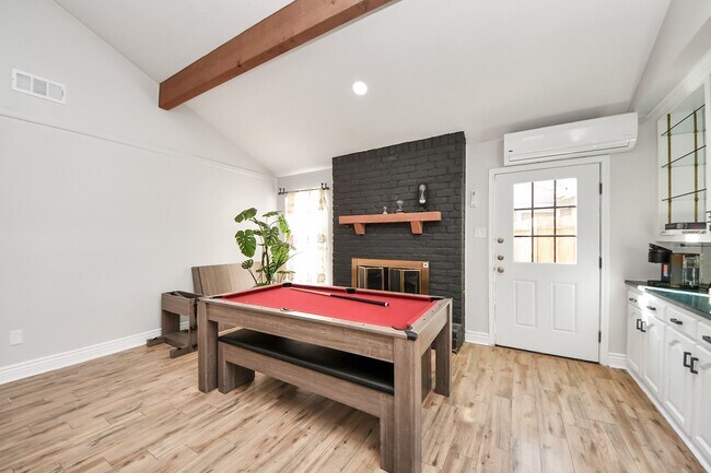 Building Photo - 15715 Creekhaven Dr