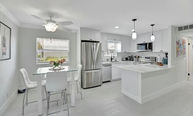 Building Photo - 581 Monaco Blvd