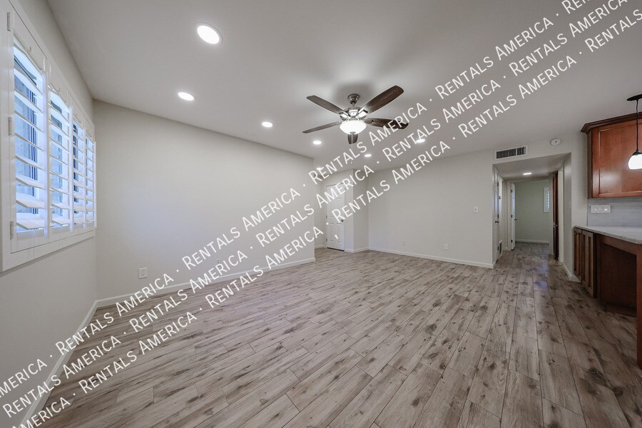Building Photo - 5525 E Thomas Rd