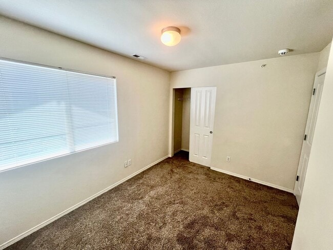 Building Photo - Spacious Condo Available Now!