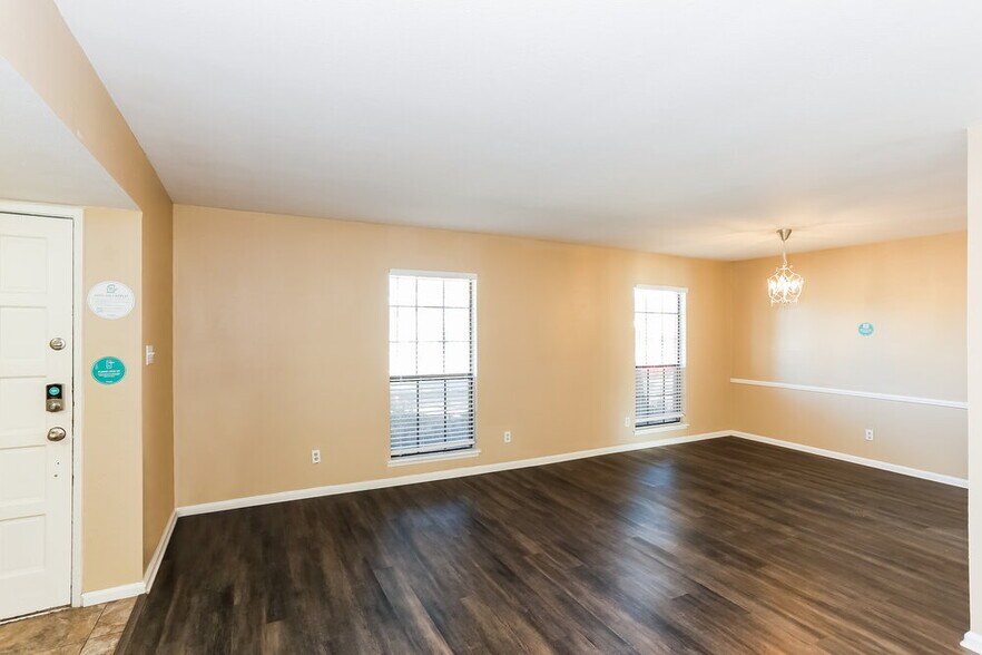 Building Photo - 2105 Burrows Trail