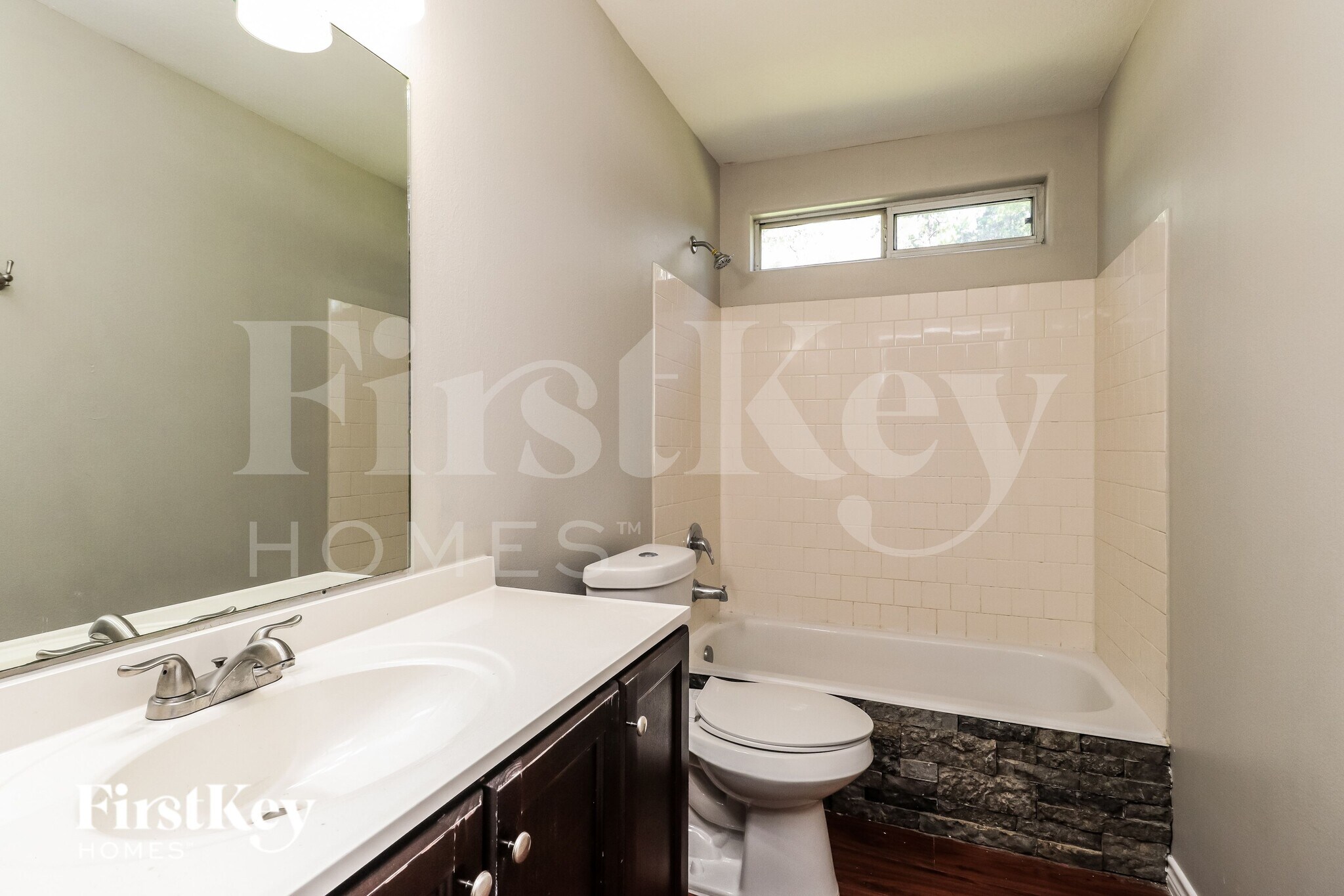 Building Photo - 10684 Royal York Dr