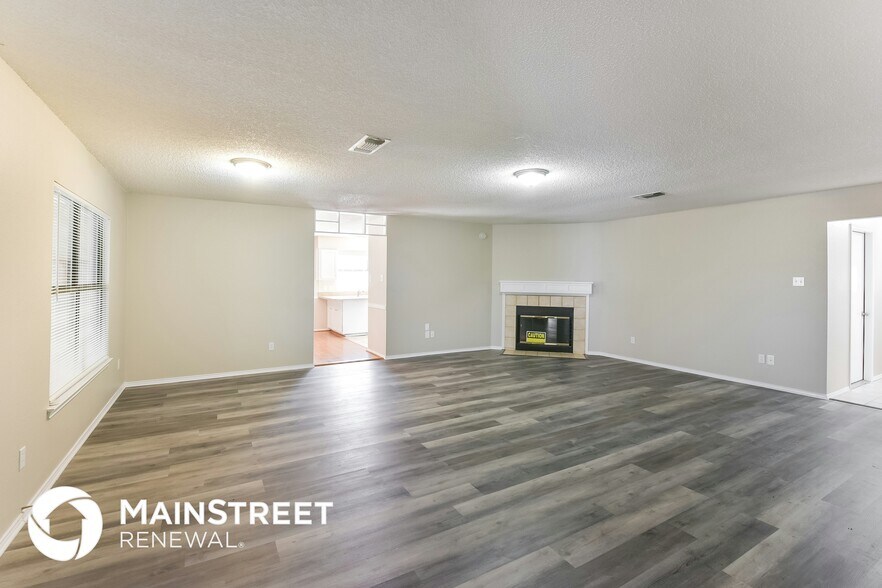 Building Photo - 2121 Rolling Creek Run