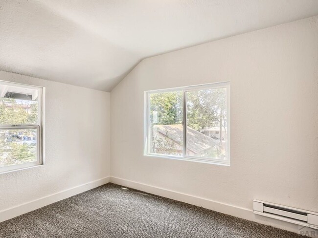 Building Photo - 1428 E Orman Ave