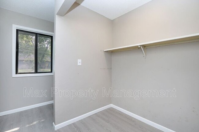 Building Photo - 1522 E 16th St