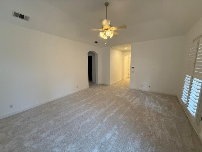 Building Photo - 10637 N Lochmoor Ln