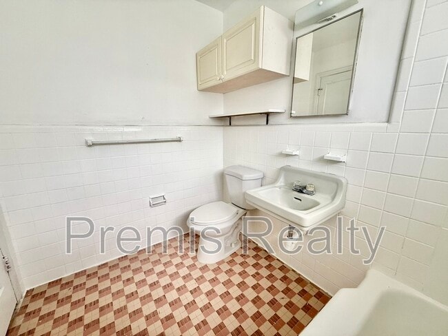 Building Photo - 7960 Boca Ciega Dr