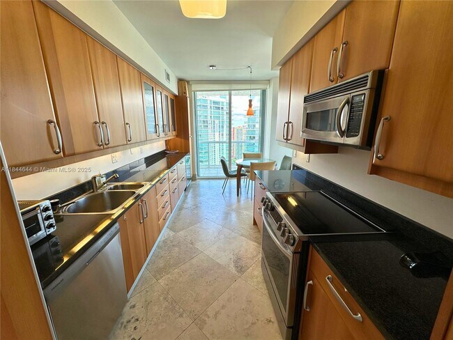 Building Photo - 16500 Collins Ave