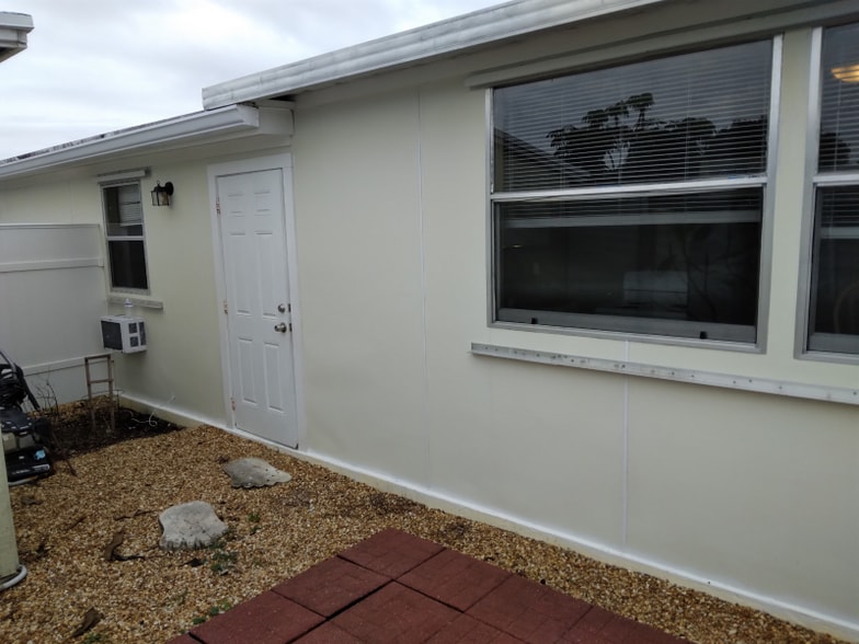 Building Photo - 3020 NW 28th Ln