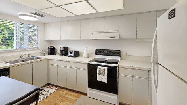 Building Photo - Saybrook Manor, #26