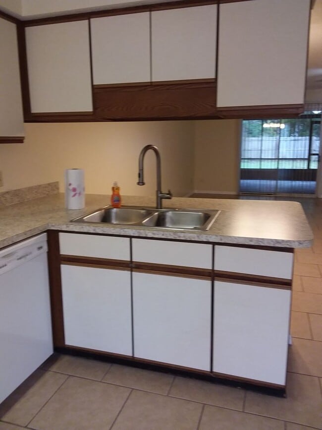 Building Photo - Large 2/2.5 towhome near NAS Jax