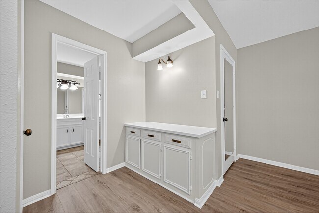 Building Photo - 1714 Corral Dr