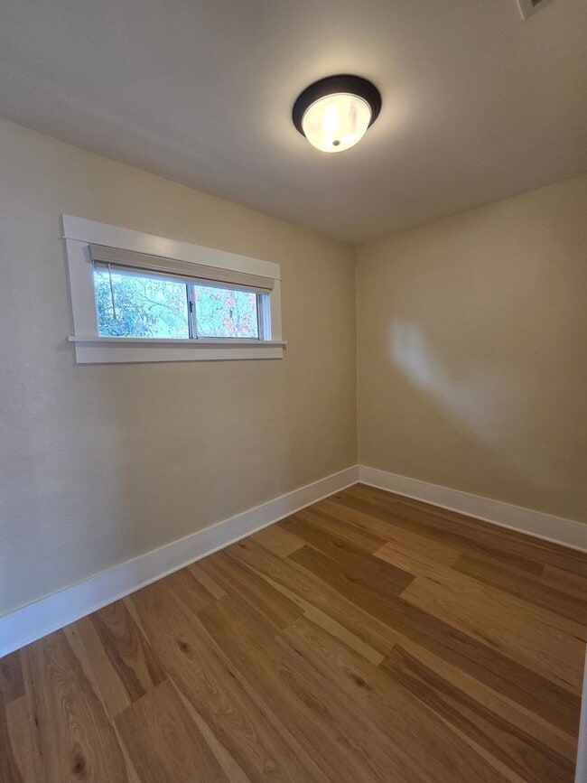 Building Photo - 821 Raymond Ave