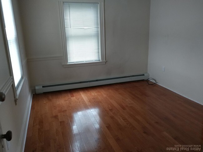 Building Photo - 26 Hazelwood St