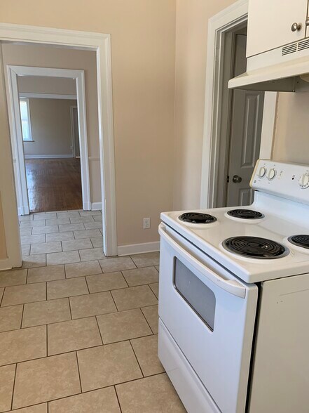 kitchen looking into breakfast room - 2604 Dellwood Ave