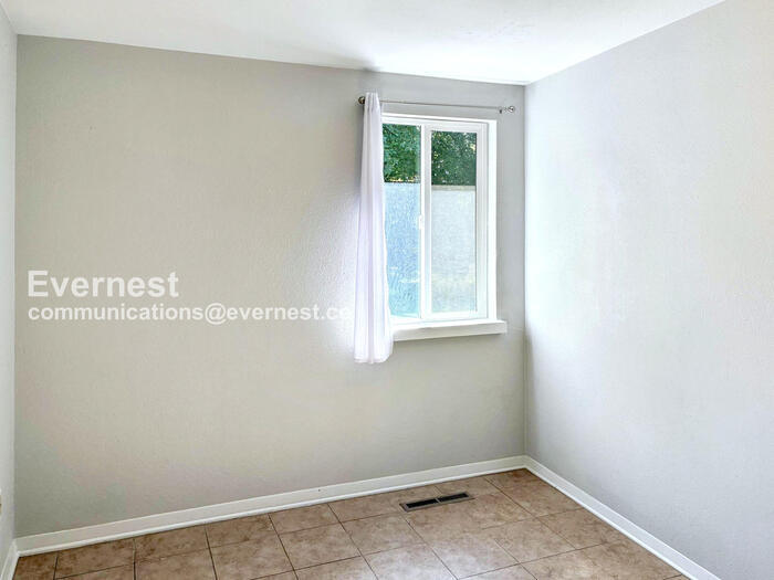 Building Photo - 621 W Prospect Rd